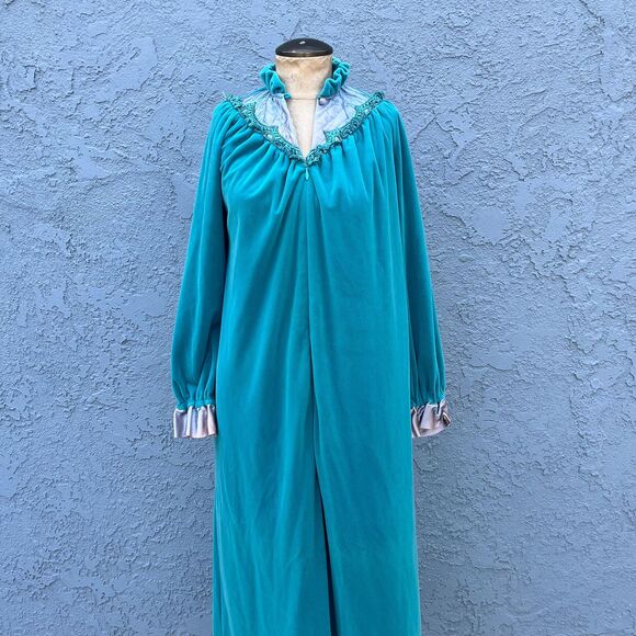 80s Velour Nightgown in Small or Medium Victorian Details Kidcore - Picture 3 of 9